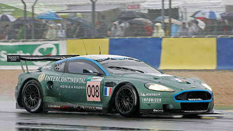 Casper Elgaard blev nr. 3 i GT1 klassen i 24-timers Le Mans i denne Aston Martin DBR9. Både den og Elgaard kommer til København og er inviteret til at sætte tiden i klassen for moderne racerbiler.